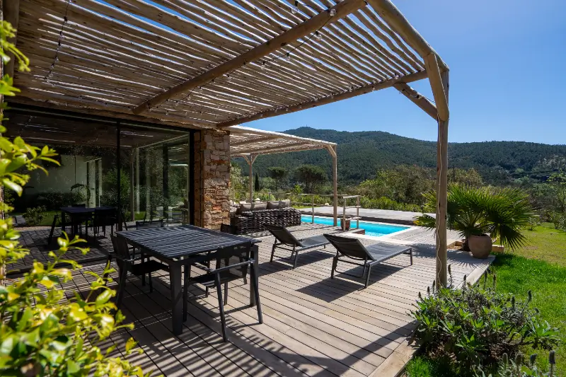deux pergolas en bois flotté villa la mole var