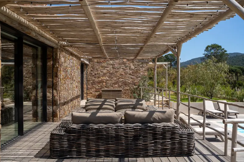pergola bois flotté villa la mole var