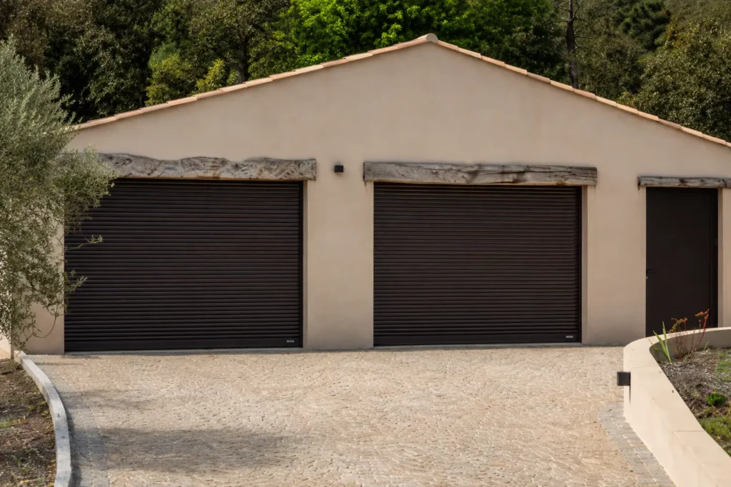 porte de garage enroulable motorisée la mole dans le var