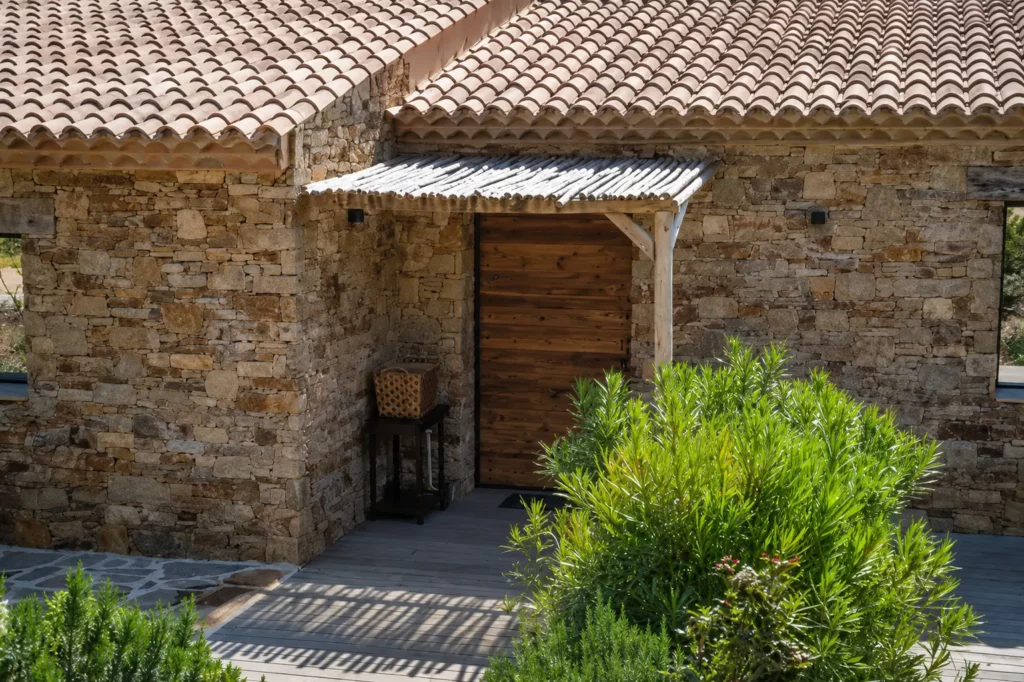 porte d'entrée pivot villa la mole var